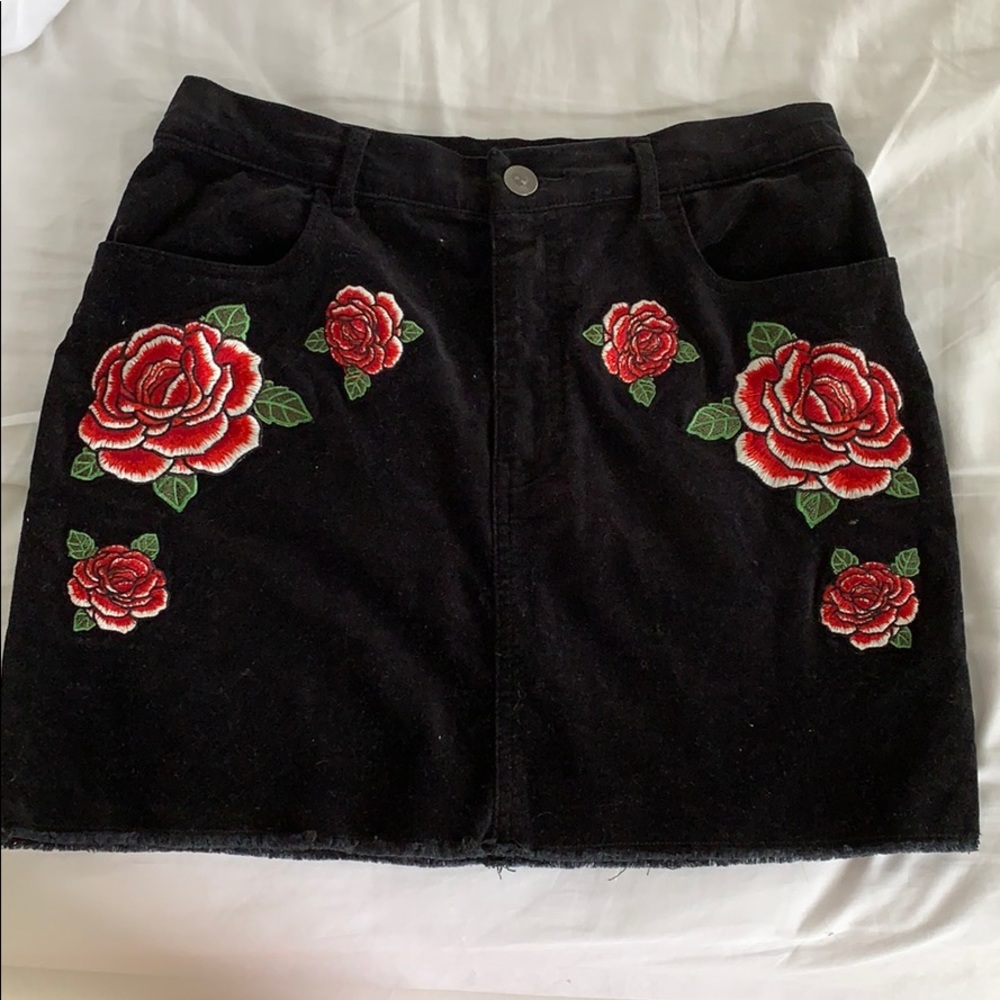 Forever 21 Velvety Mini Skirt: Size Medium